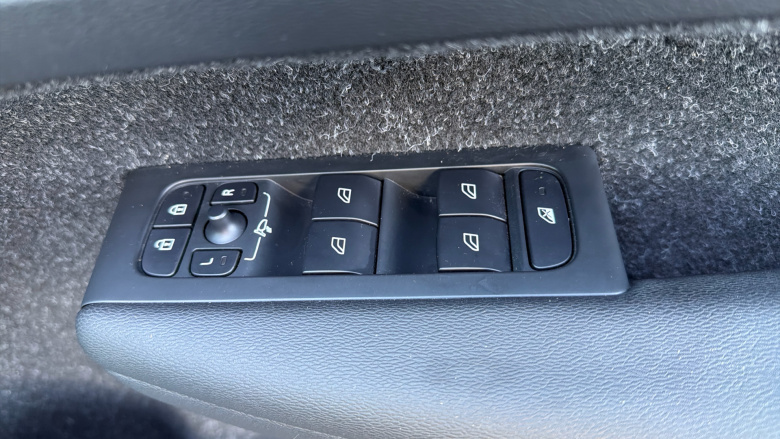 Volvo Xc40 2.0 T4 Inscription 5dr AWD Geartronic Petrol Estate